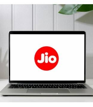 ਮੁਕੇਸ਼ ਅੰਬਾਨੀ ਨੇ ਸਸਤੇ ਕੀਤੇ ਲੈਪਟਾਪ! ਦੀਵਾਲੀ ਤੋਂ ਪਹਿਲਾਂ ਖਰੀਦਣ ਵਾਲਿਆਂ ਲੱਗੀ ਭੀੜ