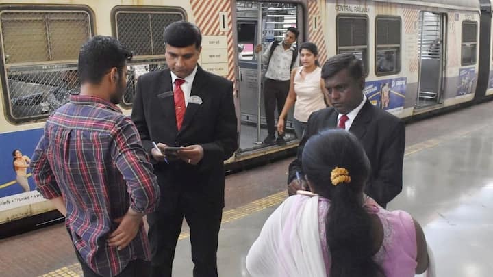यानी अगर कोई यात्री बुक की गई डेस्टिनेशन स्टेशन पर नहीं उतरता बल्कि उसके अगले स्टेशन पर उतरता है. तो उस पर 250 रुपये का जुर्माना लगाया जा सकता है. इसके साथ ही उसे अगले स्टेशन तक के किराया भी जुर्माने के तौर पर देना होता है.