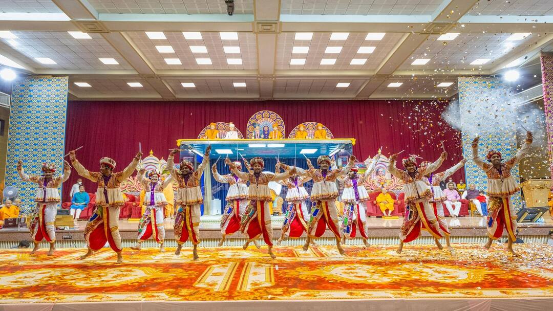 gunatitananda swami 240th birth anniversary celebration gondal mahantaswami મહંતસ્વામીનાં સાન્નિધ્યમાં ગોંડલ ખાતે ગુણાતીતાનંદ સ્વામીના ૨૪૦માં જન્મોત્સવની ધામધૂમપૂર્વક ઉજવણી