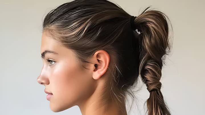 মিশিগান মেডিসিন্স-এর হেডেক অ্যান্ড নিউরোপ্যাথিক পেন প্রোগ্রামের ডিরেক্টর ওয়েড কুমার জানিয়েছেন, শক্ত করে চুল বাঁধলে ফলিকলে টান পড়ে। এতে স্পর্শকাতর তন্তুগুলি বিচলিত হয়। এর দরুণই মাথার যন্ত্রণা হয়।