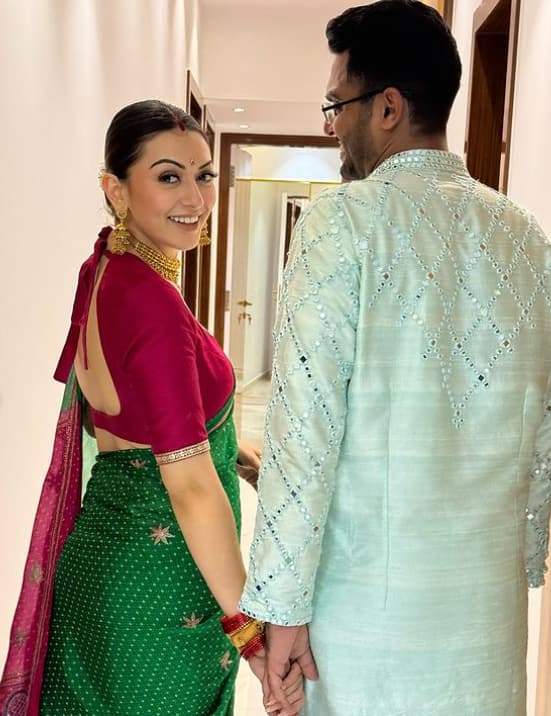 हंसिका मोटवानी ने अपना सपनों का आशियाना खरीद लिया है. एक्ट्रेस ने अपने इंस्टाग्राम अकाउंट पर अपने पति सोहेल खतुरिया के साथ अपने नए घर की झलक दिखाई है.