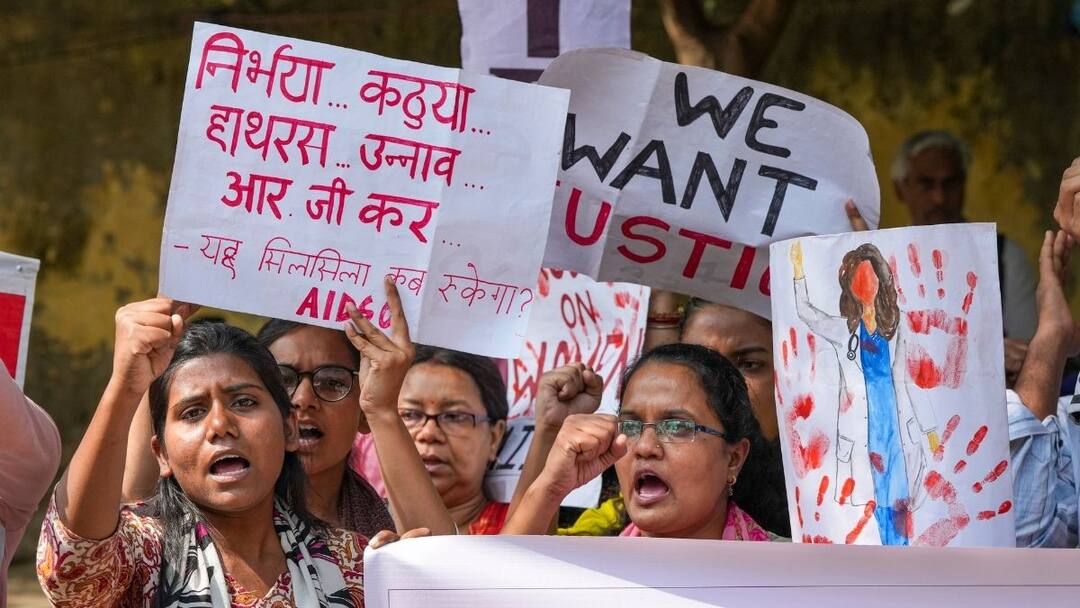 Kolkata Rape Murder Case: कोलकाता रेप मर्डर केस में डॉक्टरों का क्या होगा अगला कदम? आज होगी जॉइंट आरडीए की प्रेस कॉन्फ्रेंस Kolkata Rape Murder Case What will be the next step of the doctors Joint RDA press conference will be held today ann Kolkata Rape Murder Case: कोलकाता रेप मर्डर केस में डॉक्टरों का क्या होगा अगला कदम? आज होगी जॉइंट आरडीए की प्रेस कॉन्फ्रेंस