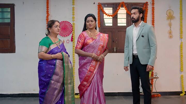 కావ్య ఏం మాట్లాడినా కోపంరాకుండా మనం రాజ్ ని ప్రిపేర్ చేద్దాం అనుకుంటారు అపర్ణ, ఇందిరాదేవి. కన్నతల్లి చివరి కోరిక అని తెలియక అలా చేస్తోంది..లేదంటే తనే ముందుండి ఇవన్నీ జరిపించేది కావ్యను ఒప్పించేందుకు అడుగు తగ్గినా పర్వాలేదని క్లాస్ వేస్తారు అపర్ణ, ఇందిరాదేవి.