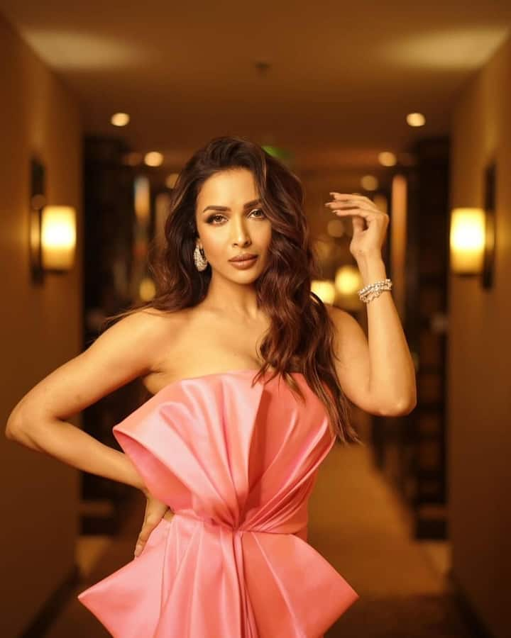 Let us tell you that Malaika Arora's father Anil Kuldeep Mehta died on September 11. He had committed suicide in his house.