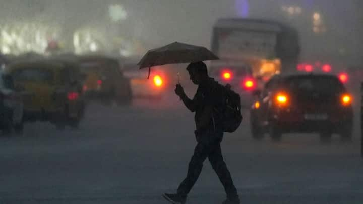 Weather Update: उत्तर प्रदेश में मानसून के बाद अब ठंड ने दस्तक दे दी है. न्यूनतम तापमान में गिरावट आने से रात के समय हल्की-हल्की ठंड होने लगी है. यहां जानें आज आपके शहर में कैसा रहेगा मौसम.