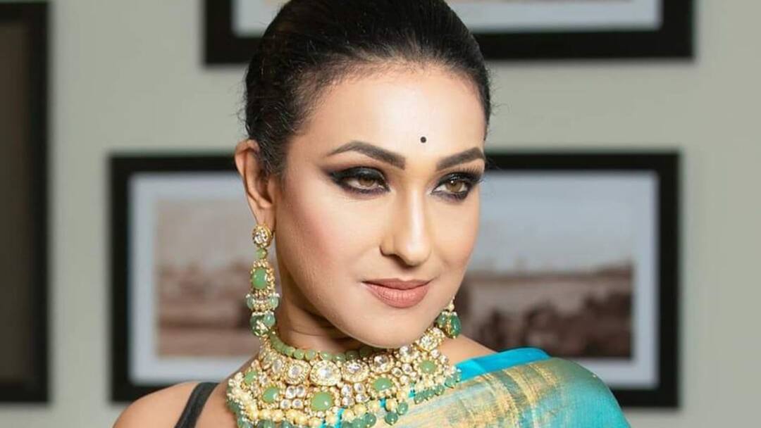 Rituparna Sengupta on Social Media trolling of dancing RG Kar Issue Entertainment News Tollywood Rituparna Sengupta: আমি নিজের বিবেকের কাছে পরিষ্কার, কটাক্ষ করে, ছোট করে কিছু পাবেন না: ঋতুপর্ণা