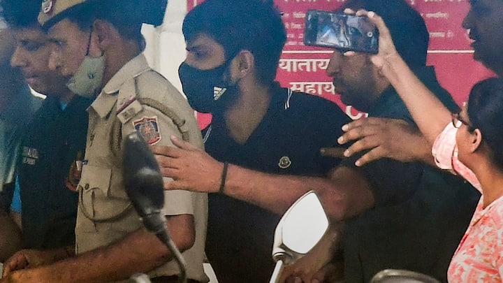 According to reports, in 2011, Lawrence Bishnoi participated in the Panjab University Campus Students Council, where Lawrence met Goldie Brar, who is a gangster. Both of them started participating in university politics and later also got involved in crimes. Lawrence Bishnoi received LLB degree from Punjab University.