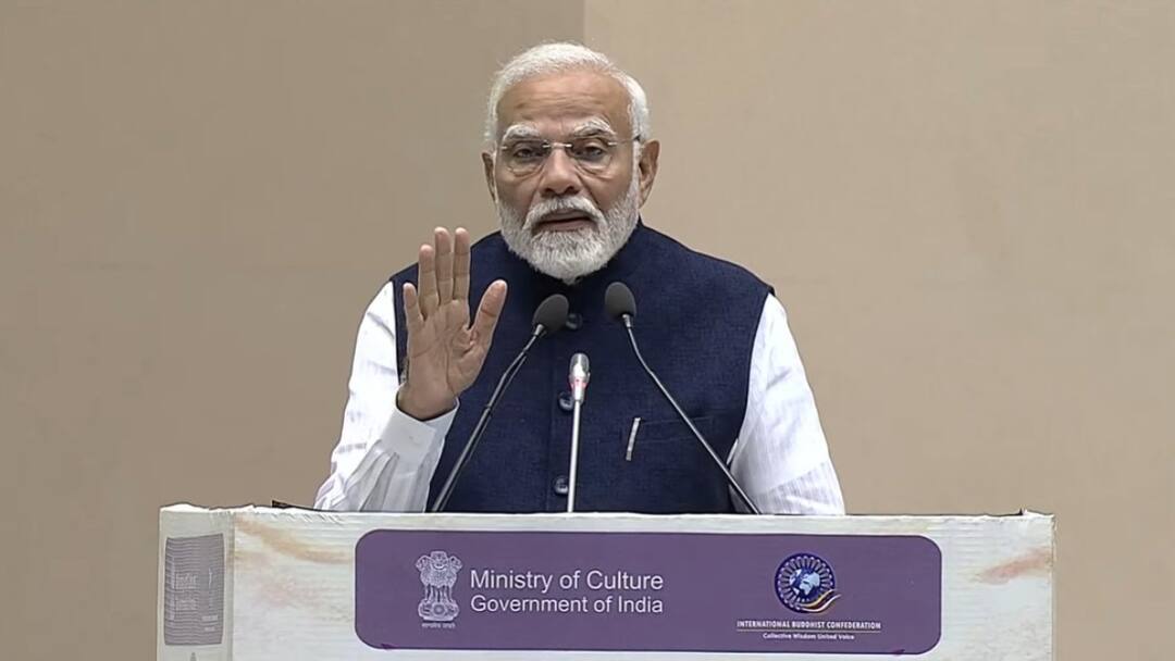 pm modi participates in international abhidhamma divas lord buddha pali end war in world new delhi 'बुद्ध से सीखें और खत्म करें युद्ध', पीएम मोदी ने पूरी दुनिया से की बड़ी अपील
