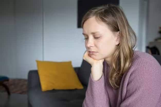 इस नियम में आपको कुछ बातों को अपने दिमाग में लाना होगा और उन पर काम करना होगा और उसमें होने वाले बदलावों को देखना होगा। इसके लिए तीन चीजों पर पूरा ध्यान देना चाहिए, देखना, सुनना और करना। यह दिमाग के लिए बहुत फायदेमंद है और चिंता की समस्या से बचने में मदद करता है।