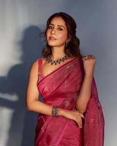 Raashii Khanna Red saree :சிவப்பு சேலையில் ராசி கன்னா - லேட்டஸ்ட் புகைப்படங்கள்!