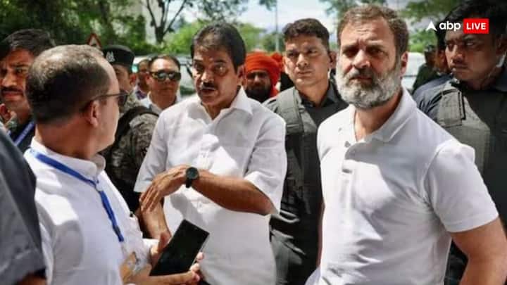 कांग्रेस पार्टी के मुताबिक, सांसद तारिक अनवर, पूर्व केंद्रीय मंत्री अधीर रंजन चौधरी और तेलंगाना के डिप्टी सीएम भाटी वी मल्लू को झारखंड का वरिष्ठ पर्यवेक्षक नियुक्त किया गया है.