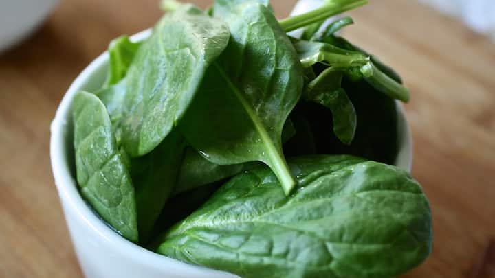 5. Spinach: Spinach is rich in vitamins A, C and K, as well as immune-boosting antioxidants. Add fresh spinach to a salad or smoothie for a healthy holiday meal. (Image Source: Canva)