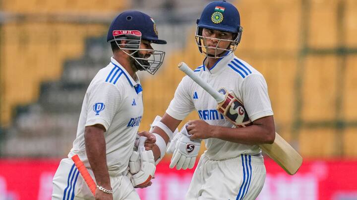 ভারতের হয়ে সর্বোচ্চ ২০ রান করেন ঋষভ পন্থ। সেই পন্থ, যিনি ভয়াবহ গাড়ি দুর্ঘটনার পর অলৌকিকভাবে মাঠে ফিরেছেন। ভারতের জার্সিতে জিতেছেন টি-২০ বিশ্বকাপ।