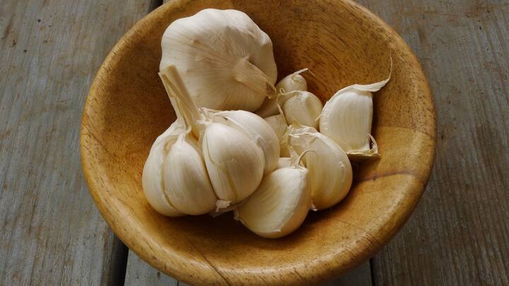 3. Garlic: Garlic is a powerful immune system booster due to its high content of allicin, which has antibacterial and antifungal properties. Eating it regularly helps prevent illness, making it an essential part of all the festive meals. (Image Source: Canva)