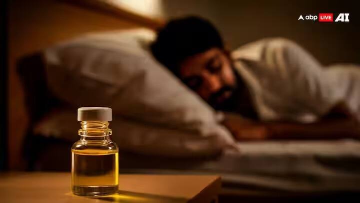 वास्तूशास्त्रानुसार, झोपताना तुमच्या आजूबाजूला कोणत्याही प्रकारचं तेल ठेवू नका. यामुळे तुम्हाला कधीही यश येणार नाही.