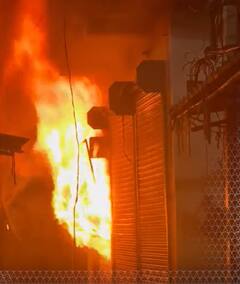 ग्रेटर नोएडा की एक मोबाइल दुकान में लगी भीषड़ आग | ABP News Shorts