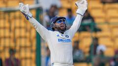 Rishabh Pant Injury: অস্ত্রোপচার হওয়া হাঁটুতেই চোট, মাঠ ছাড়তে হল পন্থকে, প্রবল দুশ্চিন্তায় ভারতীয় শিবির