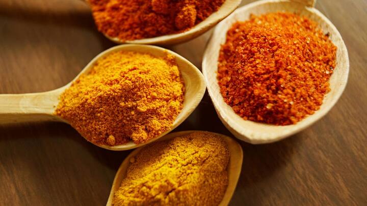 ছবি সূত্র- পিক্সেলস। রাতে ঘুমোতে যাওয়ার আগে হলুদ মেশানো হাল্কা গরম দুধ খেলে আপনার ঘুমও ভাল হবে। আর এই পানীয় আপনাকে সহজে অসুস্থ হতে দেবে না। বিভিন্ন সংক্রমণ থেকে দূরে রাখবে।