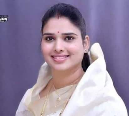 Although Congress MLA Nirmala Sapre has joined BJP, she has not yet resigned from the post of MLA. Due to this, by-election could not be announced in Bina. *Report by Vinod Arya from Sagar*