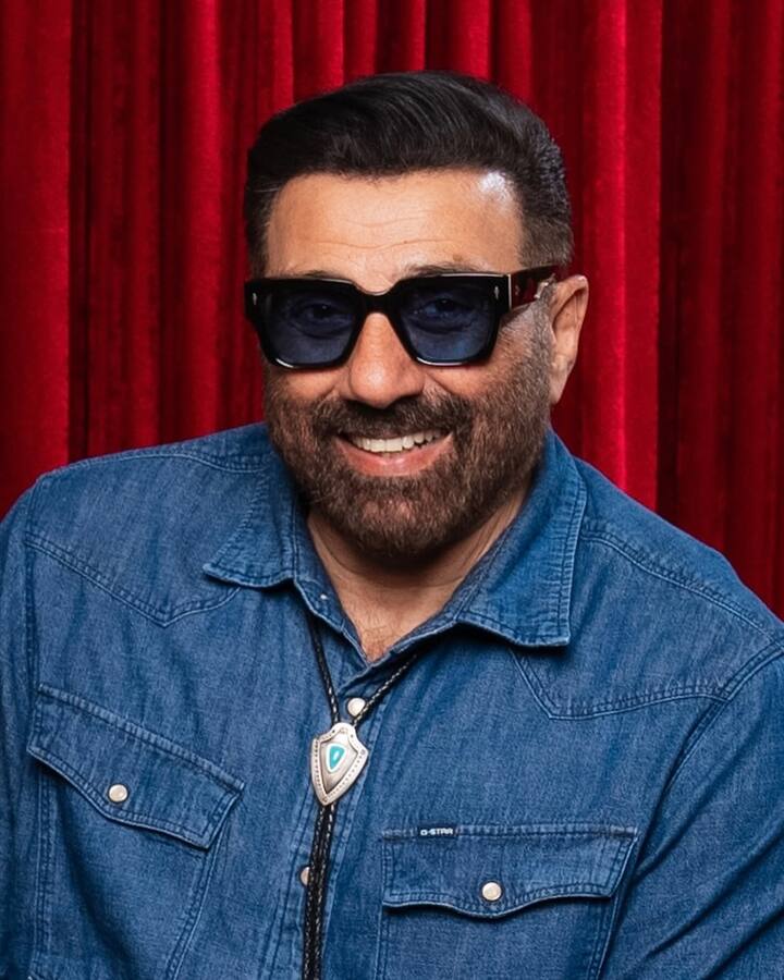 Sunny Deol had made this revelation on Kapil Sharma's show. He had told that he was so afraid of Papa that his eyes were enough. But he has taken a lot of beatings from his mother.