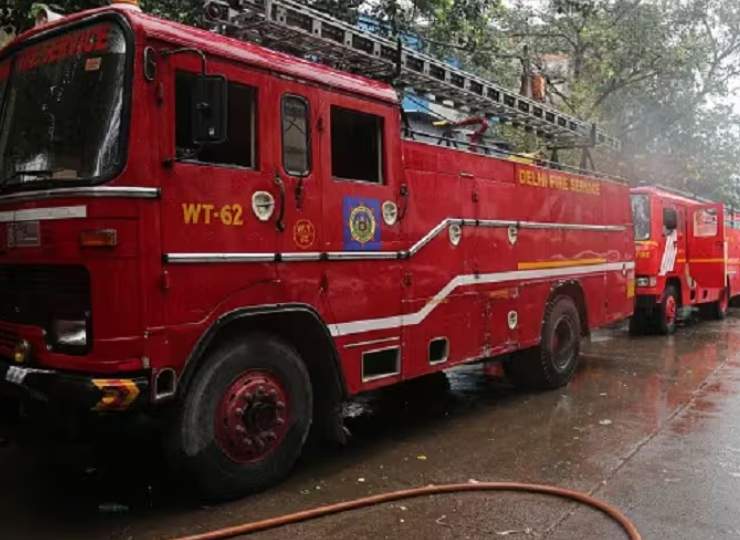 Delhi Fire: दिल्ली के शाहदरा इलाके में लगी भीषण आग, मां-बेटे की मौत, चार घायल