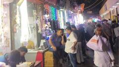 त्यौहारी सीजन में दिल्ली की चांदनी चौक मार्केट में भारी-भीड़, सुरक्षा को लेकर खड़े हुए सवाल