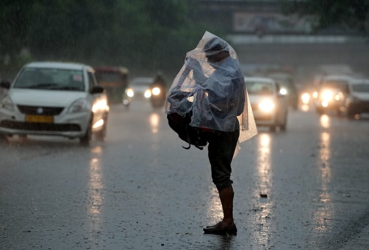 Yellow alert has been issued regarding rain in many districts of Jharkhand. It may rain in Khunti, Simdega, Gumla, Lohardaga, Hazaribagh, Ramgarh, Bokaro, Dhanbad, Sahebganj, Godda, Pakur, Dumka, Devgarh, Jamtara, West Singhbhum, East Singhbhum, Seraikela.