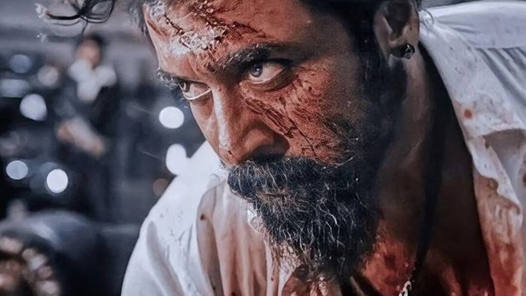 Surya : 'రోలెక్స్' మూవీపై అదిరిపోయే అప్డేట్... క్రాస్ ఓవర్ అంటూ మెదడుకు పదును పెట్టే హింట్ ఇచ్చిన సూర్య Suriya surprising revelation about Rolex movie in Kanguva interview Surya : 'రోలెక్స్' మూవీపై అదిరిపోయే అప్డేట్... క్రాస్ ఓవర్ అంటూ మెదడుకు పదును పెట్టే హింట్ ఇచ్చిన సూర్య