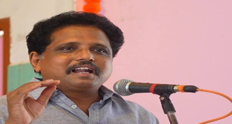 Madurai build a road and put good products in the ration shop Su Venkatesan ரேசன் கடையில் நல்ல பொருள போடுங்கனு சொல்லி ப்ளக்ஸ் வச்சா கோபம் வருதா?  - சு.வெங்கடேசன் காட்டம்
