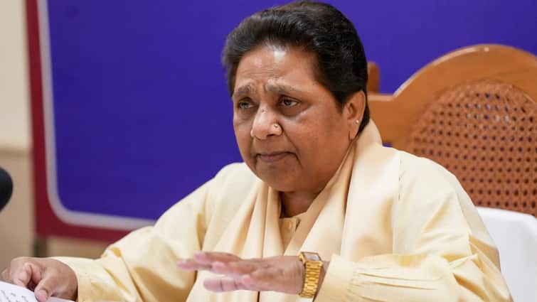 BSP Chief mayawati statement on UPPSC exam candidate protest in prayagraj मायावती ने किया UPPSC अभ्यार्थियों की मांग का समर्थन, सरकार से कर डाली ये मांग