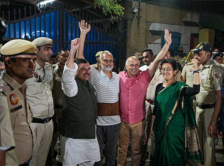 Jain was greeted by Atishi, Manish Sisodia, Rajya Sabha MP Sanjay Singh, and other AAP leaders as he stepped out of the prison, sharing hugs with Sisodia and Singh before waving to the assembled supporters. (Image Source: PTI)
