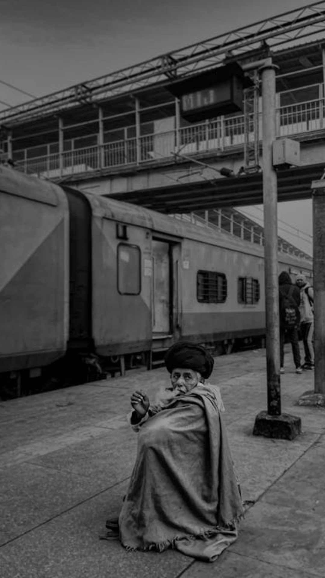भारत में कुल 13,523 ट्रेनें चलती हैं,