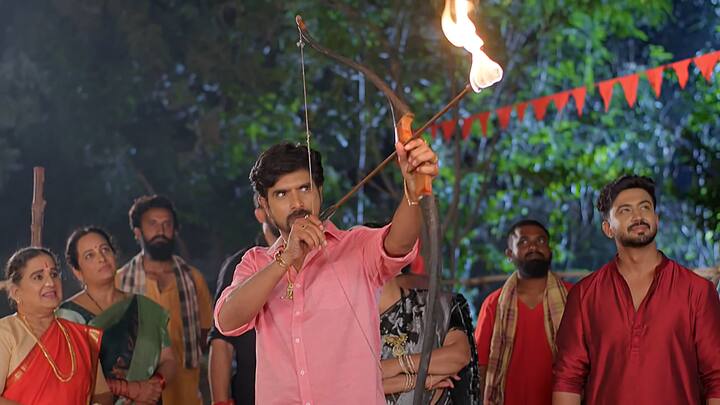 రుద్ర వేసిన మొదటి బాణం మిస్సవడంతో..మీపై చాలా ఆసలు పెట్టుకున్నారు మావయ్యగారు.. ఇలా చేస్తే ఎలా అంటుంది.. అప్పుడు క్రిష్ - సత్య బాణం వేస్తారు.. నిప్పంటుకుంటుంది