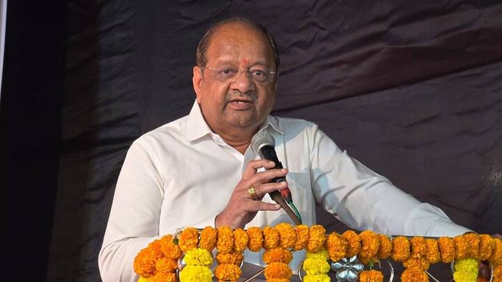 बोरिवली विधानसभा मतदारसंघासाठी माजी खासदार गोपाळ शेट्टी यांचं नाव चर्चेत आहे. विद्यमान आमदार सुनिल राणे यांच्याऐवजी गोपाळ शेट्टी यांना उमेदवारी मिळावी म्हणून मुंबई भाजपचा एक नेता आग्रही असल्याची माहिती आहे. माजी खासदार गोपाळ शेट्टी यांना पक्षानं संधी न देता पियूष गोयल यांना लोकसभेला उमेदवारी दिली होती. गोपाळ शेट्टी मुंबई उत्तरचे खासदार होते.