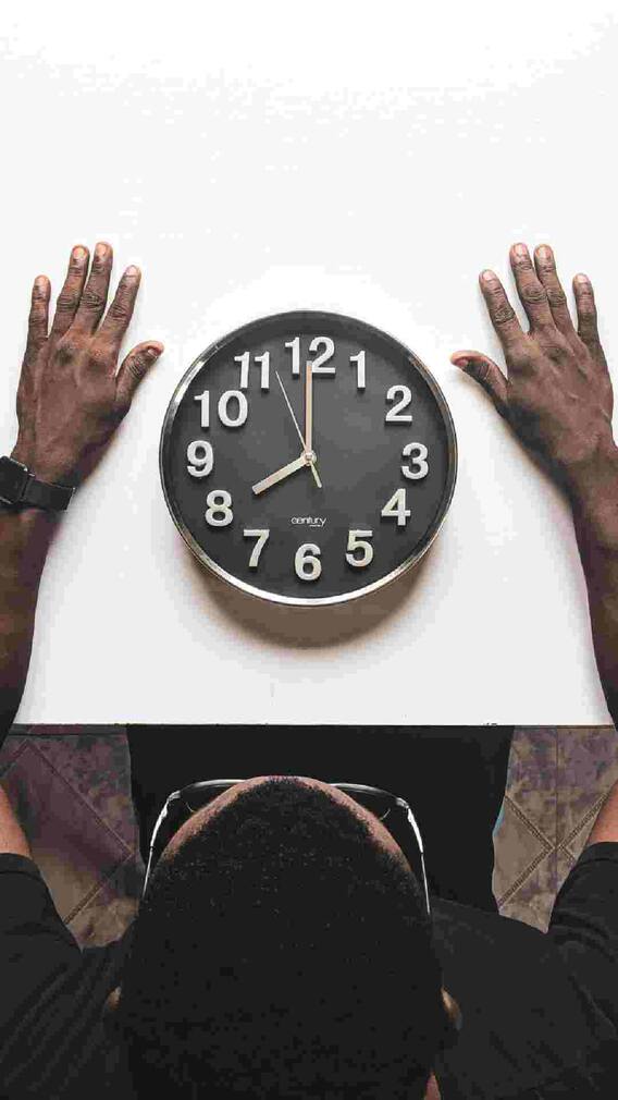 वाईट काळ सुरू होण्यापूर्वी मिळतात 'हे' संकेत