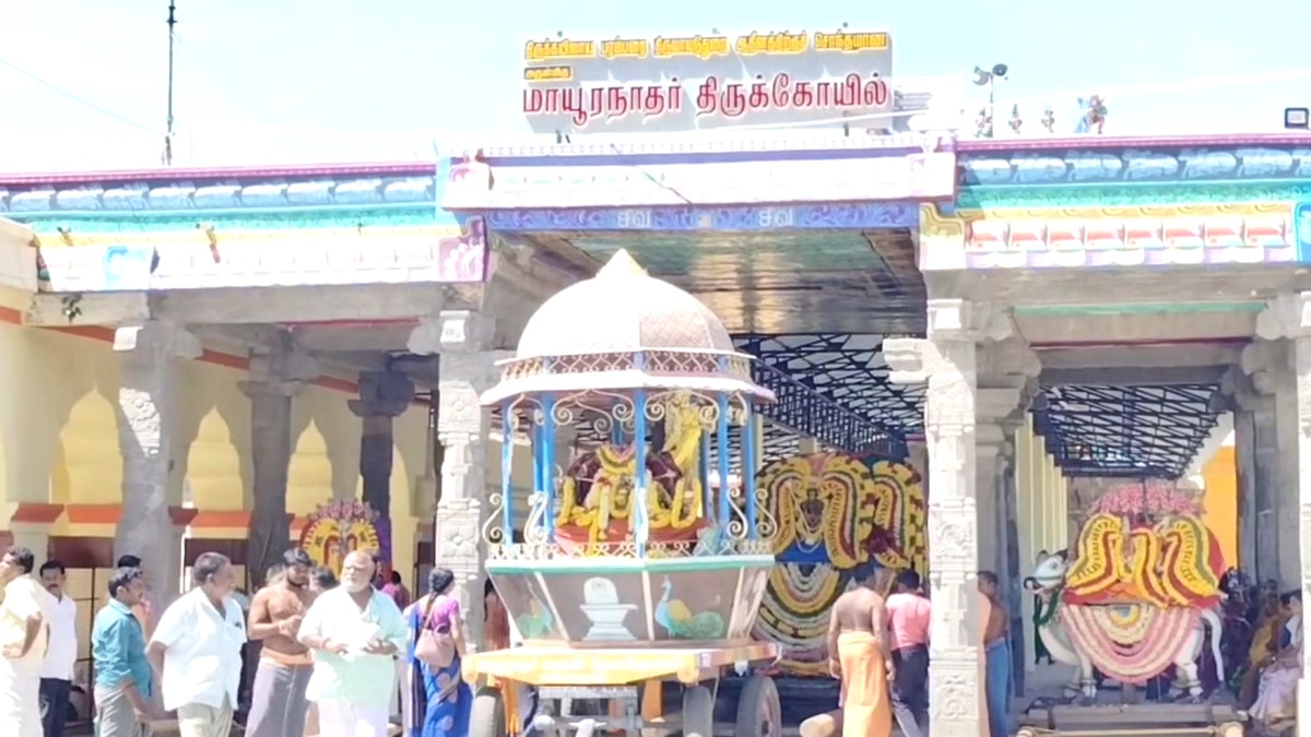 ஐப்பசி முதல் நாள்: துலாக்கட்ட காவிரி தீர்த்தவாரியில் பக்தர்கள் புனித நீராடல்....!