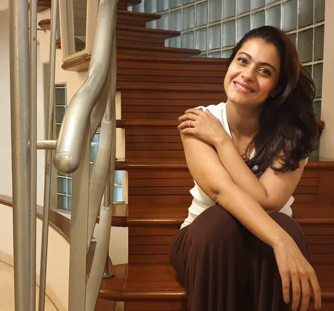 अजय-काजोल के घर में कई जगहों पर वूडन की सीढियां बनाई गई हैं.