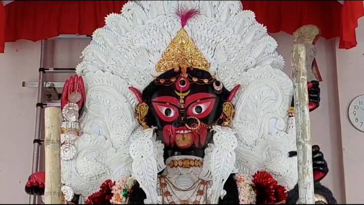 পঞ্জিকা অনুসারে, কালীপুজোর অমাবস্যা শুরু ৩১ অক্টোবর।  বেলা ৩টে ৫৫ মিনিটে।  বৃহস্পতিবার। সেদিন সারা রাতই অমাবস্যা থাকবে ।