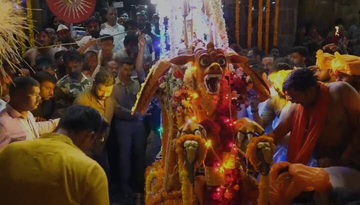 नवरात्र उत्सवाच्या दरम्यान देवीची रथयात्रा सुद्धा काढण्यात आली.