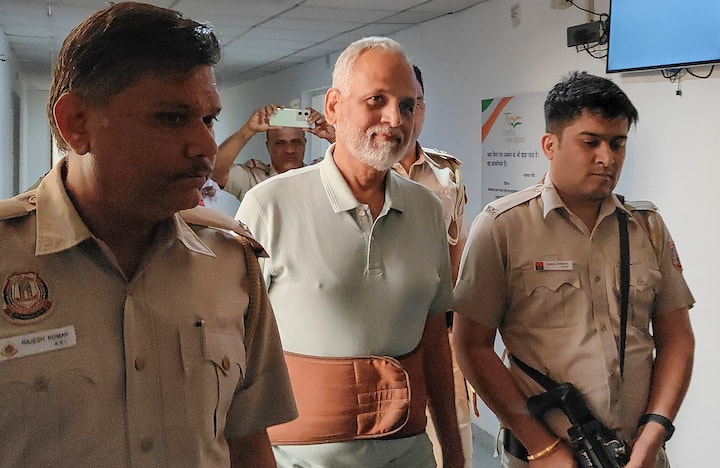 AAP leader and former Delhi health minister Satyendar Jain walked out of the Tihar Jail, in New Delhi on Friday evening, hours after a city court granted him bail in a money laundering case. (Image Source: PTI)