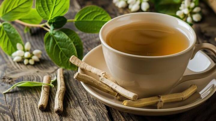 6. Ashwagandha Tea: Ashwagandha is an adaptogenic herb that helps reduce stress and improve overall health. This tea strengthens immunity and boosts energy levels, especially during the colder months. (Image Source: Pinterest/butteredveg)