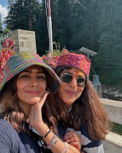 Mrunal Thakur’s Pilgrimage Tour: ఆధ్యాత్మిక పర్యటనలో 'హాయ్ నాన్న' బ్యూటీ - జగేశ్వర్ ధామ్‌లో మృణాల్ ఠాకూర్ పూజలు!