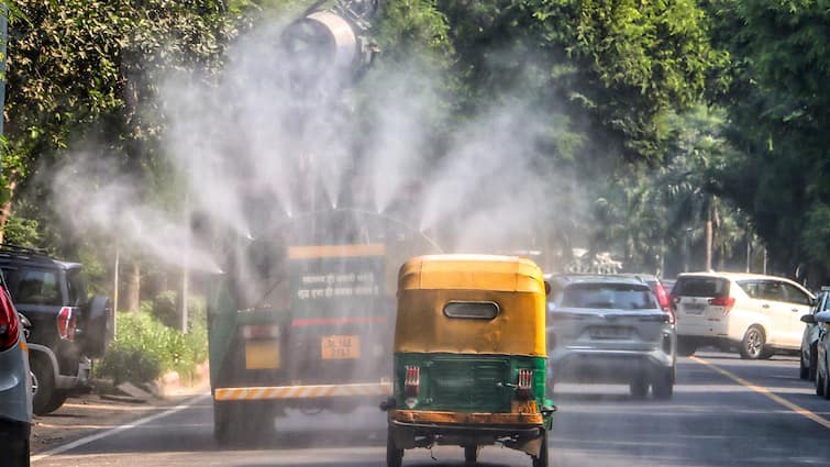 Delhi Air High quality Stays ‘Poor’, Gopal Rai Highlights 13 Hotspots As BJP Slams ‘Double Blow Of