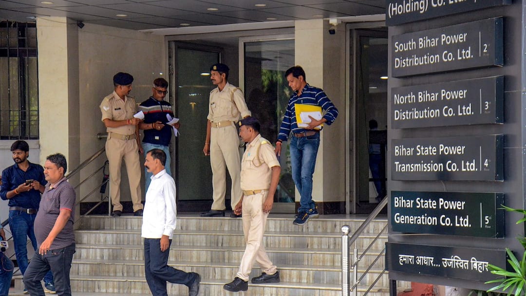 Bihar: IAS Officer Sanjeev Hans, Ex-RJD MLA Gulab Yadav Arrested By ED In Money Laundering Case ED arrested IAS officer Sanjeev Hans and ex-MLA Gulab Yadav in a money laundering case Bihar: IAS Officer Sanjeev Hans, Ex-RJD MLA Gulab Yadav Arrested By ED In Money Laundering Case