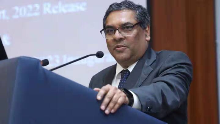 खास बात यह है कि जस्टिस खन्ना को किसी हाई कोर्ट का चीफ जस्टिस बनने से पहले ही सुप्रीम कोर्ट में पदोन्नत कर दिया गया था.