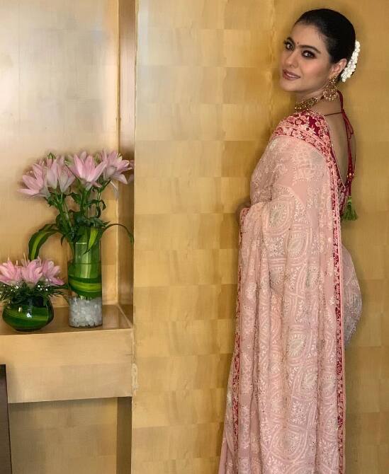 काजोल के घर में कई खूबसूरत कॉर्नर्स हैं जहां एक्ट्रेस अक्सर अपनी तस्वीरें क्लिक कराती रहती हैं.