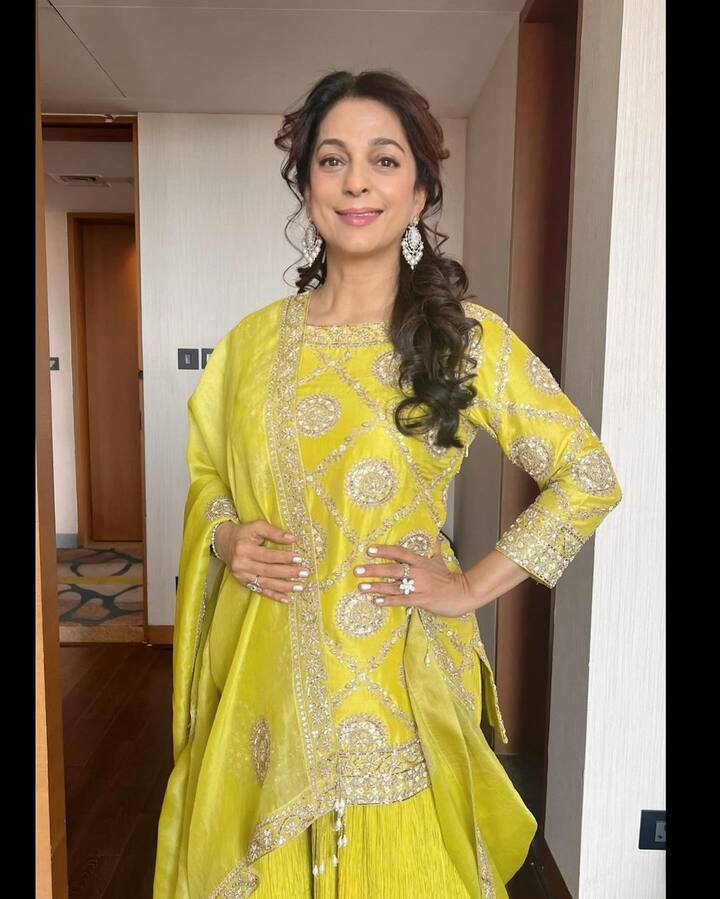 Actually, according to media reports, Juhi Chawla's total wealth is Rs 4600 crore. Most of this earning was from his films. But apart from this he also has many big businesses.