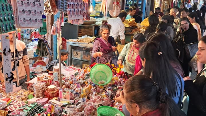 Shimla Karva Chauth 2024: कार्तिक मास के कृष्ण पक्ष की चतुर्थी तिथि को करवा चौथ का व्रत रखा जाता है. इस बार रविवार यानी 20 अक्टूबर को यह व्रत रखा जाना है.