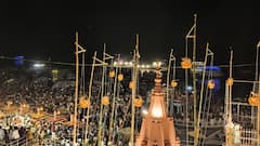 वाराणसी में शहीदों की याद में दशाश्वमेध घाट पर जले आकाशदीप, देखें आयोजन की तस्वीरें