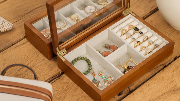 4. Personalised Keepsake Box: A personalized keepsake box is a lovely way to keep treasured items like jewellary, letters, or other special belongings safe. Adding her name, wedding date, or a heartfelt message through engraving will give it a sentimental touch will make it a truly meaningful gift. (Image source: Canva)